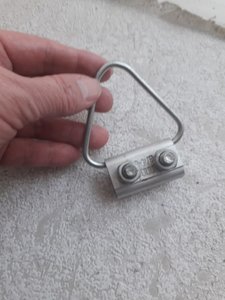 зажим для подвесного кабеля.jpeg