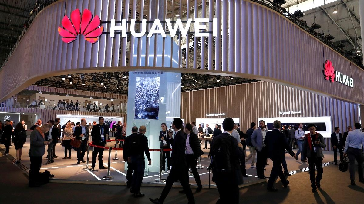 Двойной удар по Huawei