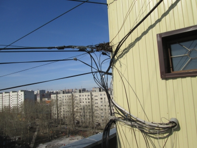 Провода на крыше