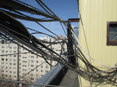 Провода на крыше
