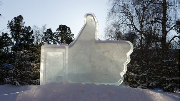 Управляется программно: the Facebook