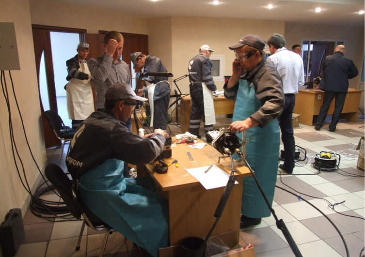 Почти хирурги: региональные соревнования по сварке оптики в Екатеринбурге