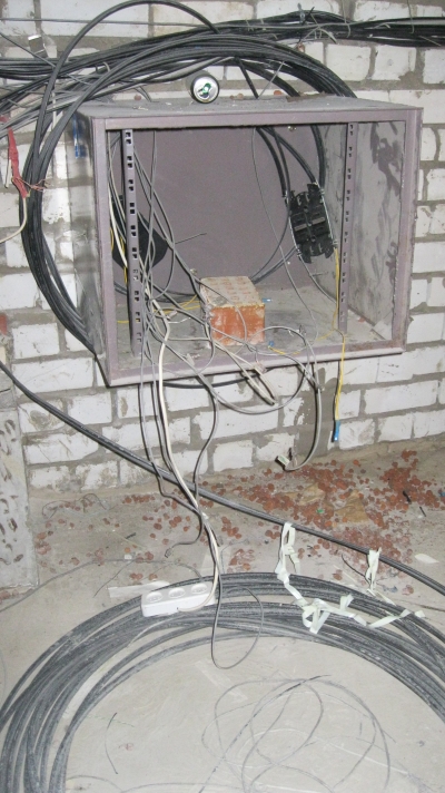 Ящики, большей частью открытые