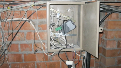 Ящики, большей частью открытые
