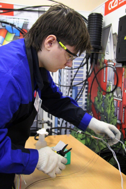 О том как проходят чемпионаты по монтажу кабельных систем среди студентов