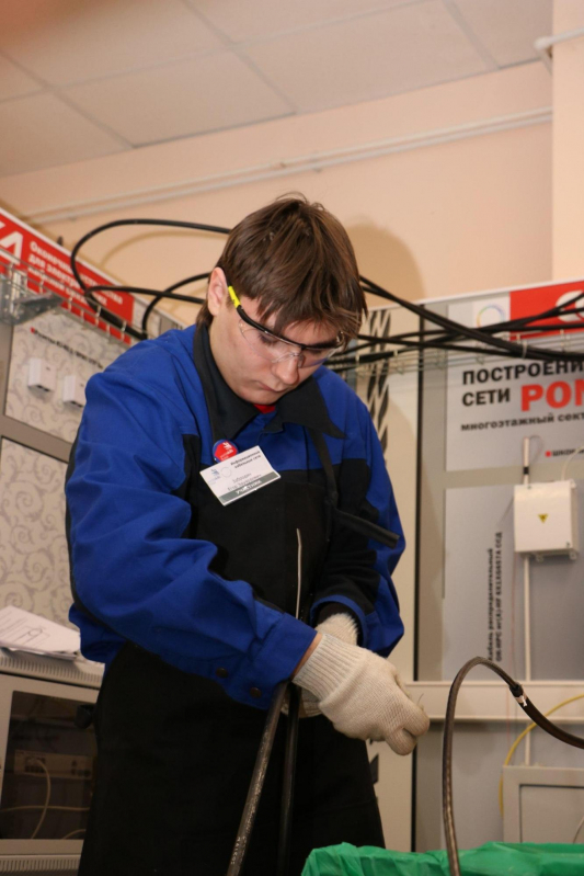 О том как проходят чемпионаты по монтажу кабельных систем среди студентов