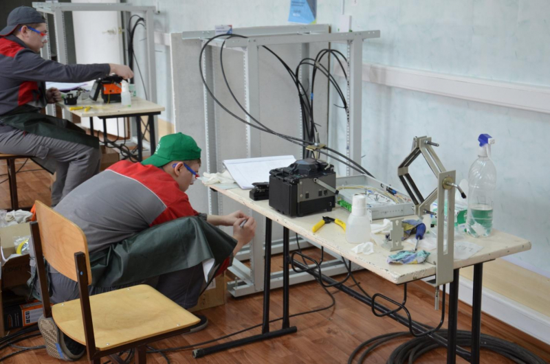 О том как проходят чемпионаты по монтажу кабельных систем среди студентов