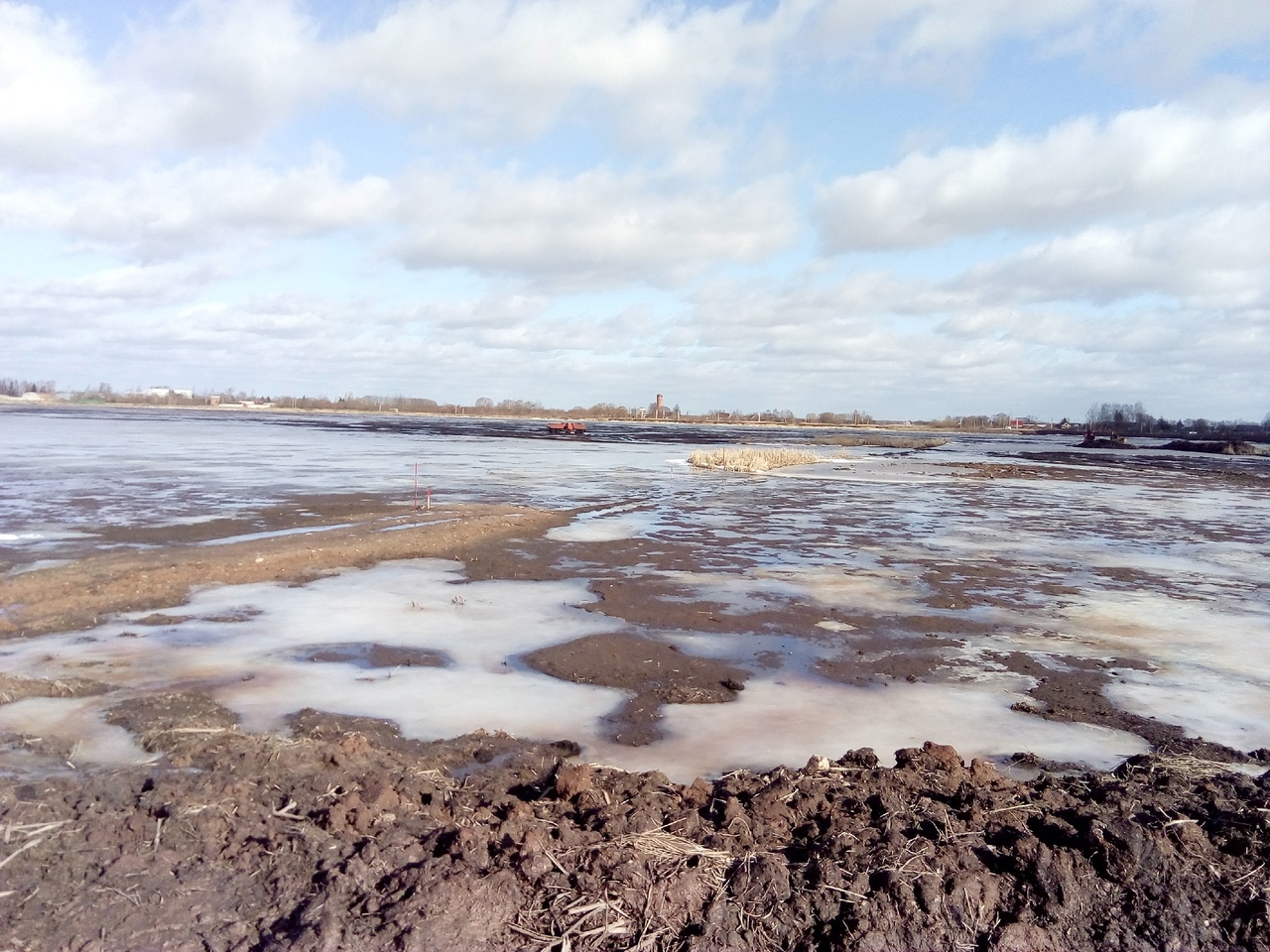 Очистка водоема и трассировка оптической кабельной линии