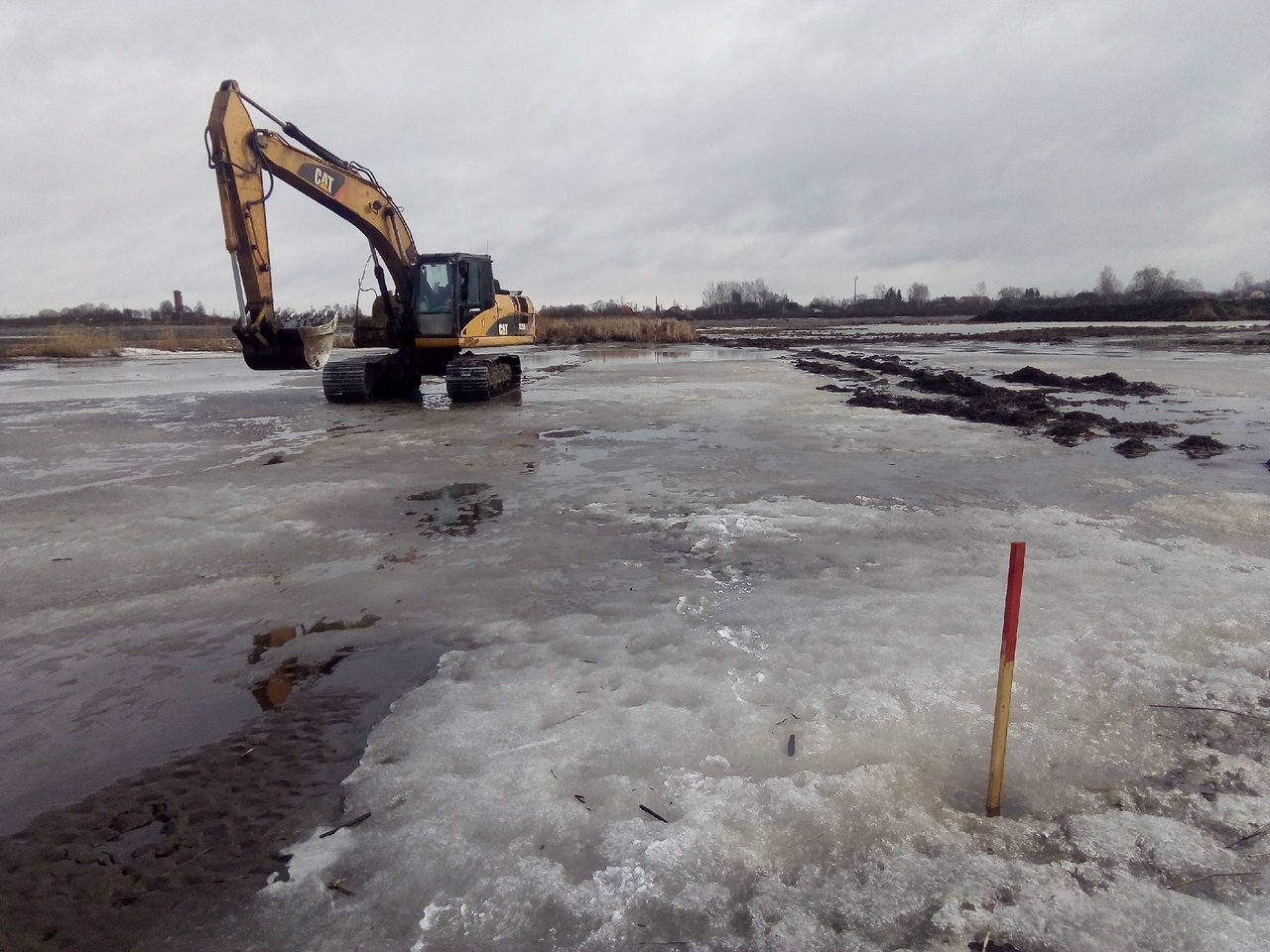 Очистка водоема и трассировка оптической кабельной линии