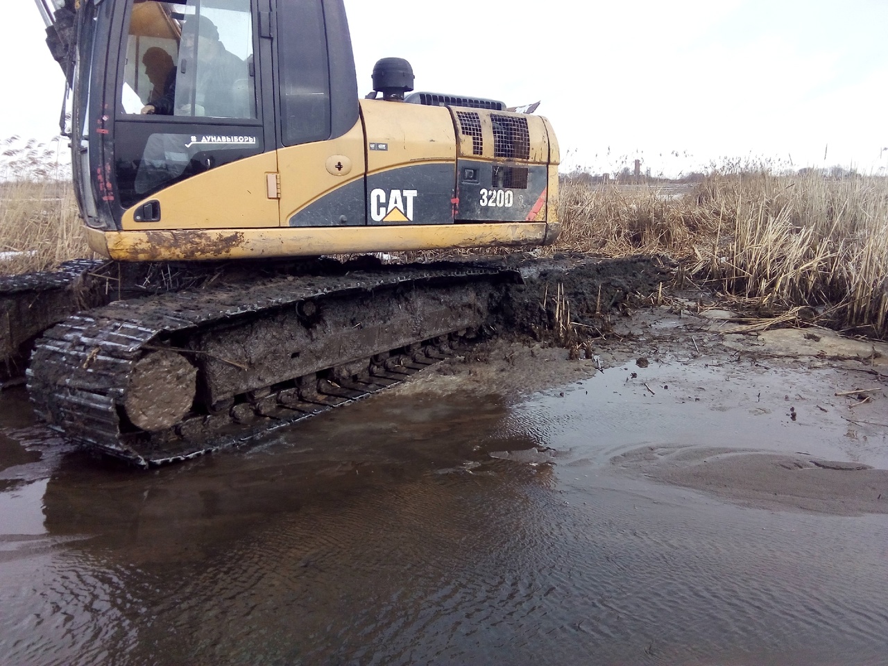 Очистка водоема и трассировка оптической кабельной линии