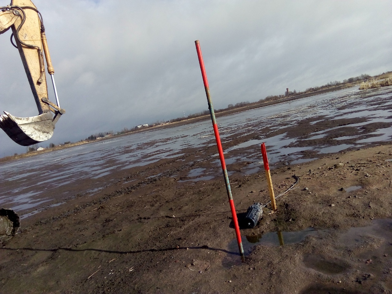 Очистка водоема и трассировка оптической кабельной линии