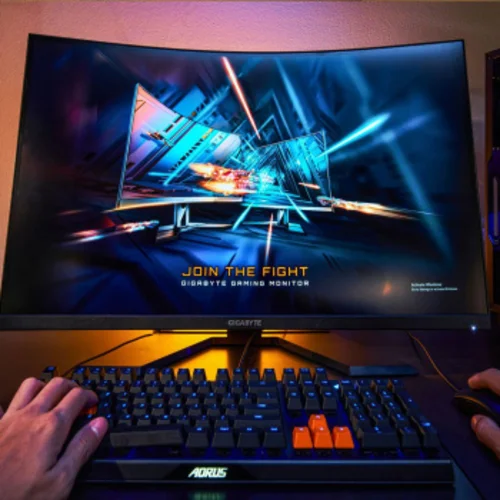 Монитор Gigabyte 31.5" G32QC A черный VA LED 1ms 16:9 HDMI HAS 350cd 178гр/178гр 2560x1440 165Hz DP