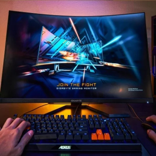 Монитор Gigabyte 31.5" G32QC A черный VA LED 1ms 16:9 HDMI HAS 350cd 178гр/178гр 2560x1440 165Hz DP