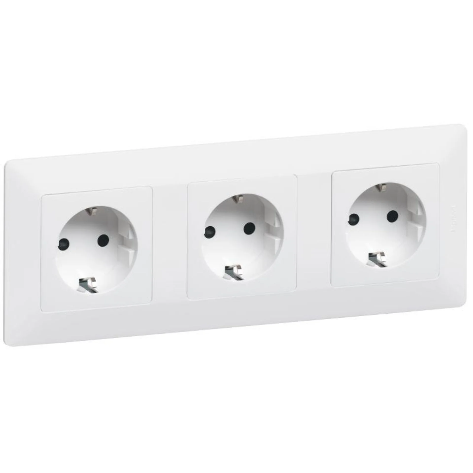 Legrand 754003 (754003). Розетка legrand 782248 quteo. Розетка встраиваемая и накладная разница. Розетка накладная ip54 legrand. Розетки 220 вольт 16 ампер с заземлением.