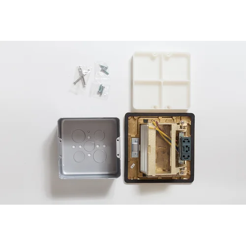 Люк на 2 поста (45х45), латунь, с металлической коробкой, IP44 Люк на 2 поста (45х45), латунь, с металлической коробкой, IP44