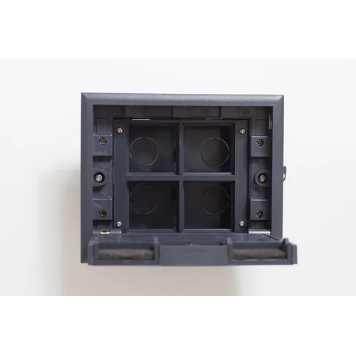 Люк на 4 поста (45х45),металл/ пластик, с пластиковой коробкой, IP40