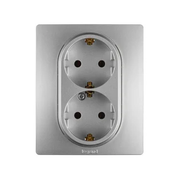 Розетка 2-м СП Etika 16А IP20 250В 2P+E с заземл. немецк. стандарт винт. клеммы в сборе алюм. Leg 67