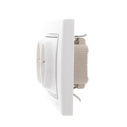 Розетка 2-м СП Mira 16А IP20 с заземл. с сер. вставкой керамика бел. LEZARD 701-0215-127 Розетка 2-м СП Mira 16А IP20 с заземл. с сер. вставкой керамика бел. LEZARD 701-0215-127