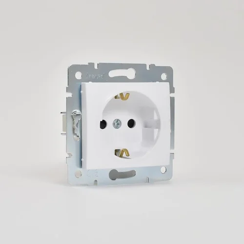 Розетка 1-м СП Karina с заземл. защ. шторки термопласт механизм бел. LEZARD 707-0288-124B Розетка 1-м СП Karina с заземл. защ. шторки термопласт механизм бел. LEZARD 707-0288-124B