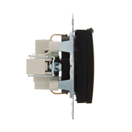 Розетка 1-м СП Karina с заземл. с крышкой термопласт механизм черн. бархат LEZARD 707-4288-123B