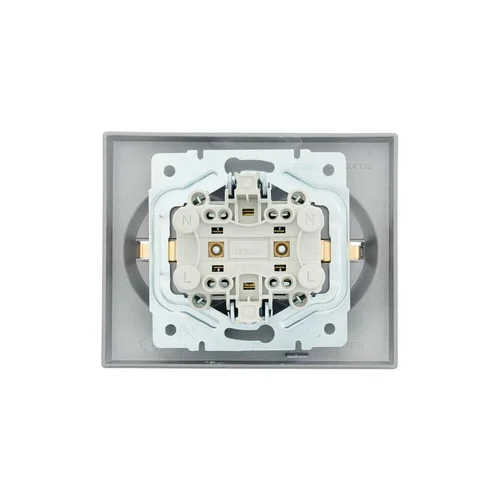 Розетка 2-м СП VESNA с заземл. со шторками ПБТ платина LEZARD 742-3500-178B